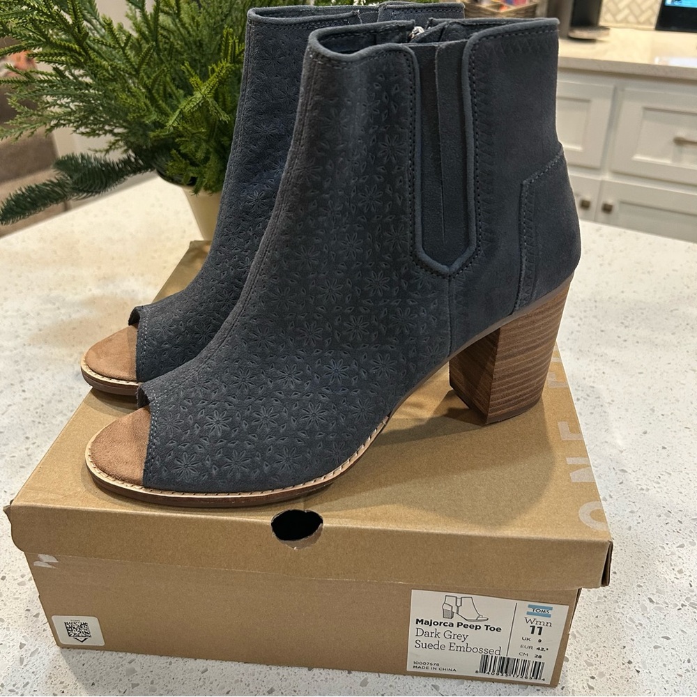 Toms Majorca Peep Toe Ankle Bootie Grey‎ Suede Perf Size 11